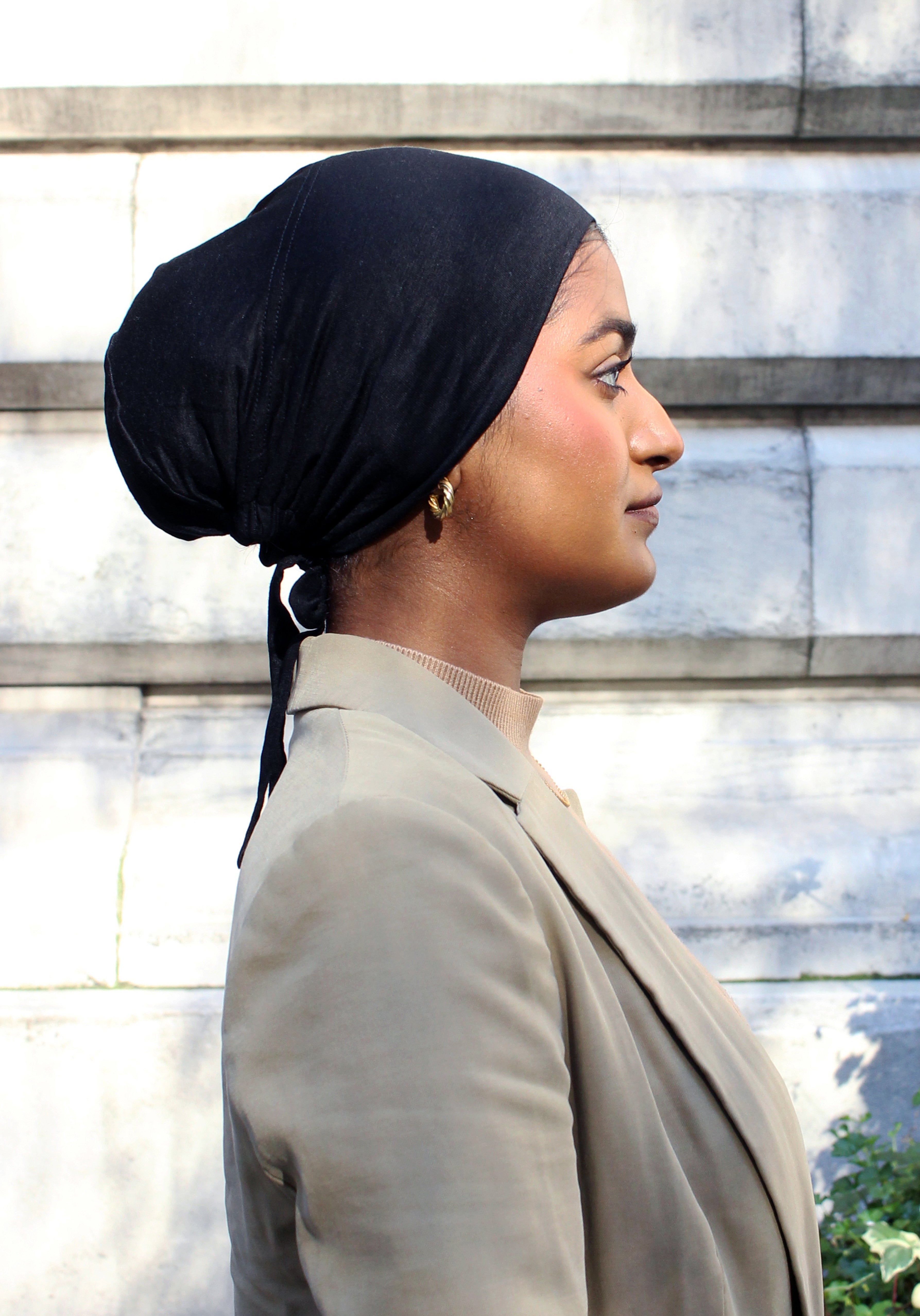 Black - Adjustable Tie Underscarf